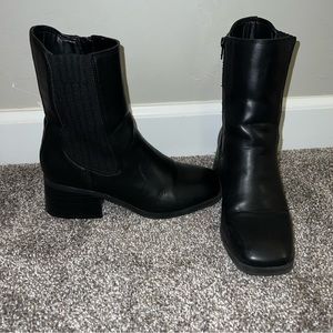 Black Chelsea Boots, Low Platform.